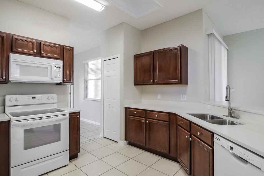 562 Bristol Cir - Photo 6 of 16