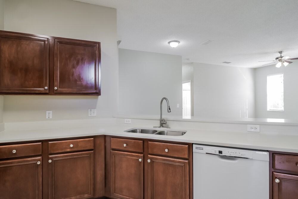 562 Bristol Cir - Photo 7 of 16