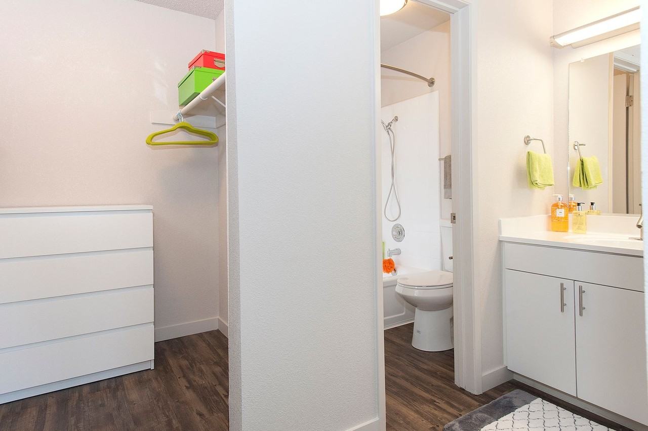 1255 University Avenue - Photo 5 of 14