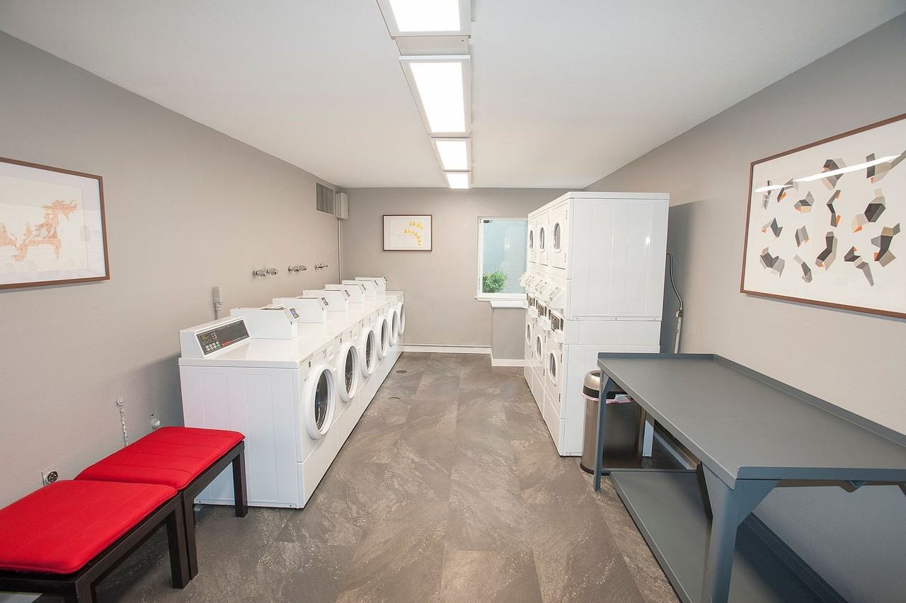 1255 University Avenue - Photo 6 of 14