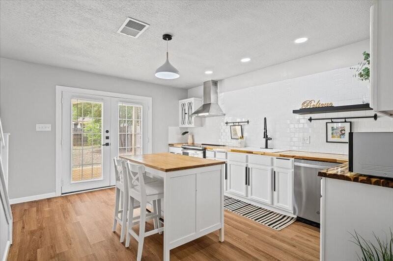 2411 Glen Field Dr - Photo 3 of 27