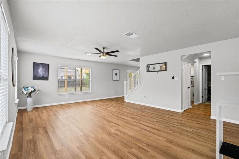 2411 Glen Field Dr - Photo 5 of 27