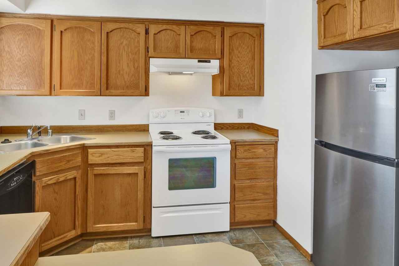 Heather Square - Photo 6 of 31