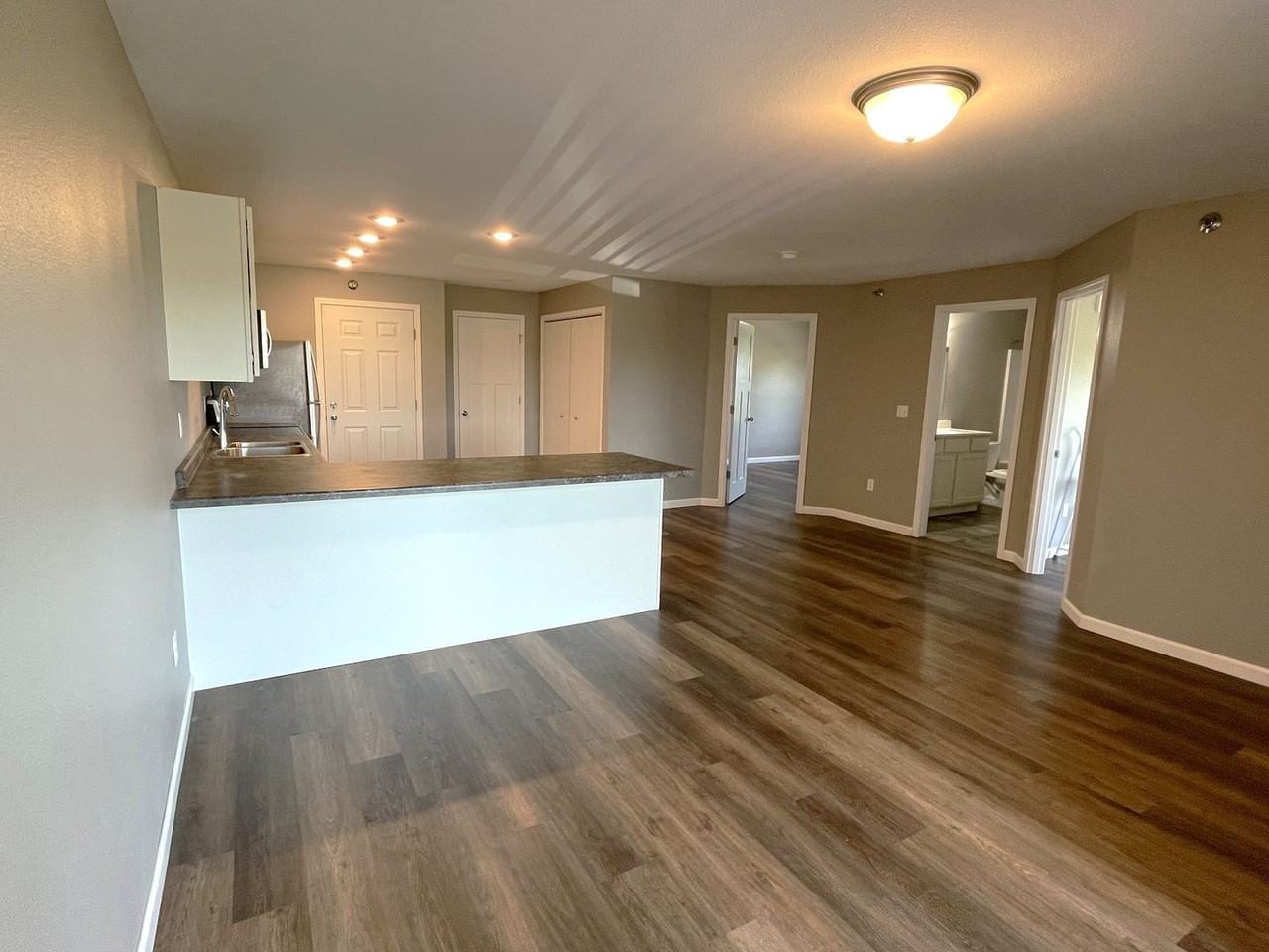 Lakeview Apartments - Photo 6 of 22