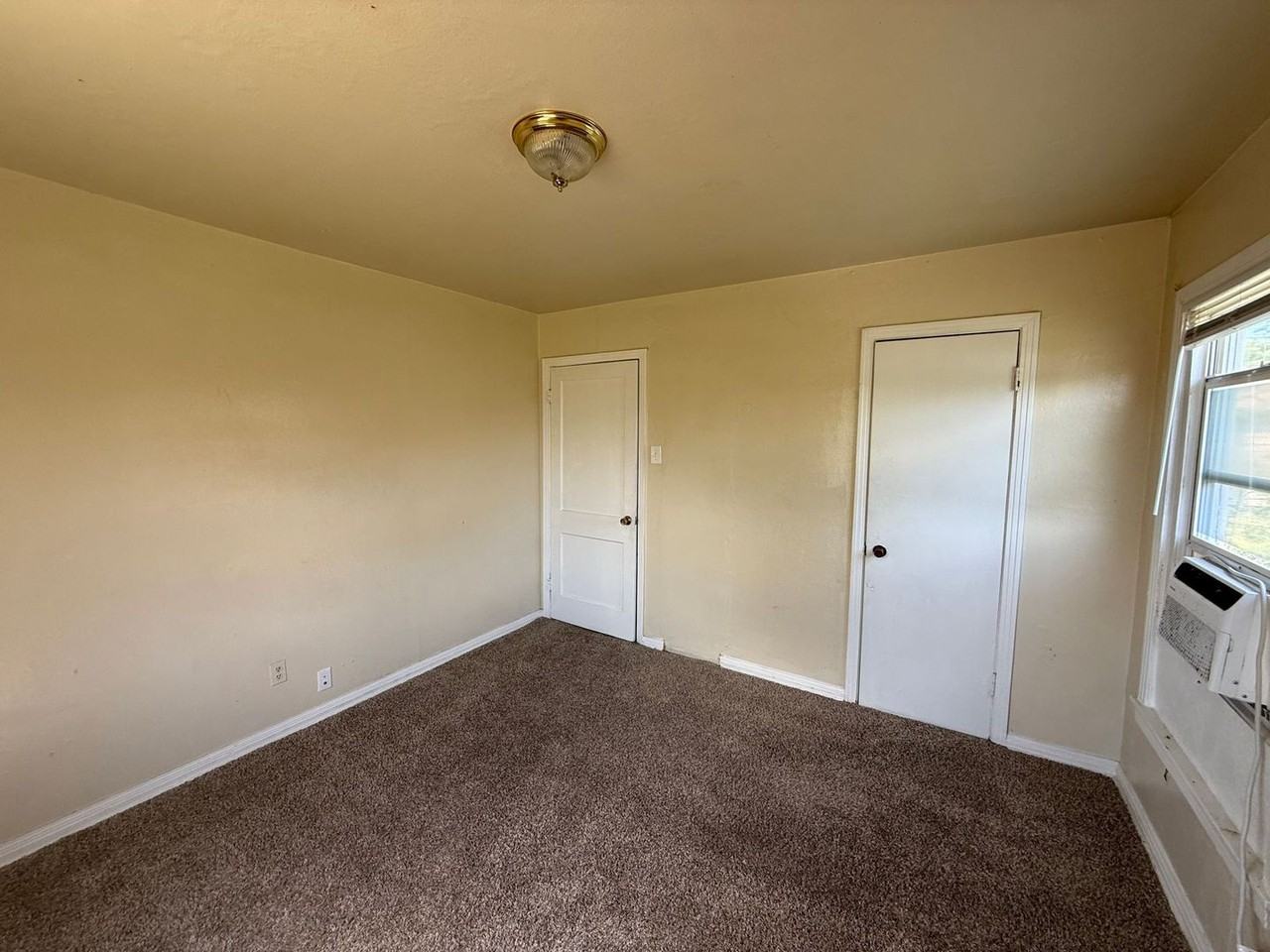 1905 Wood St - Photo 2 of 4