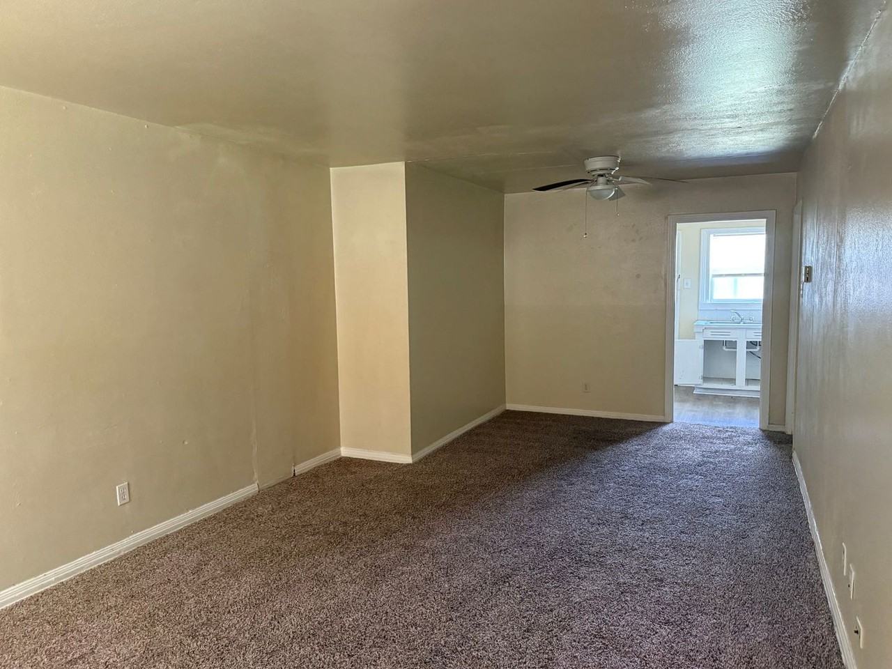 1905 Wood St - Photo 3 of 4