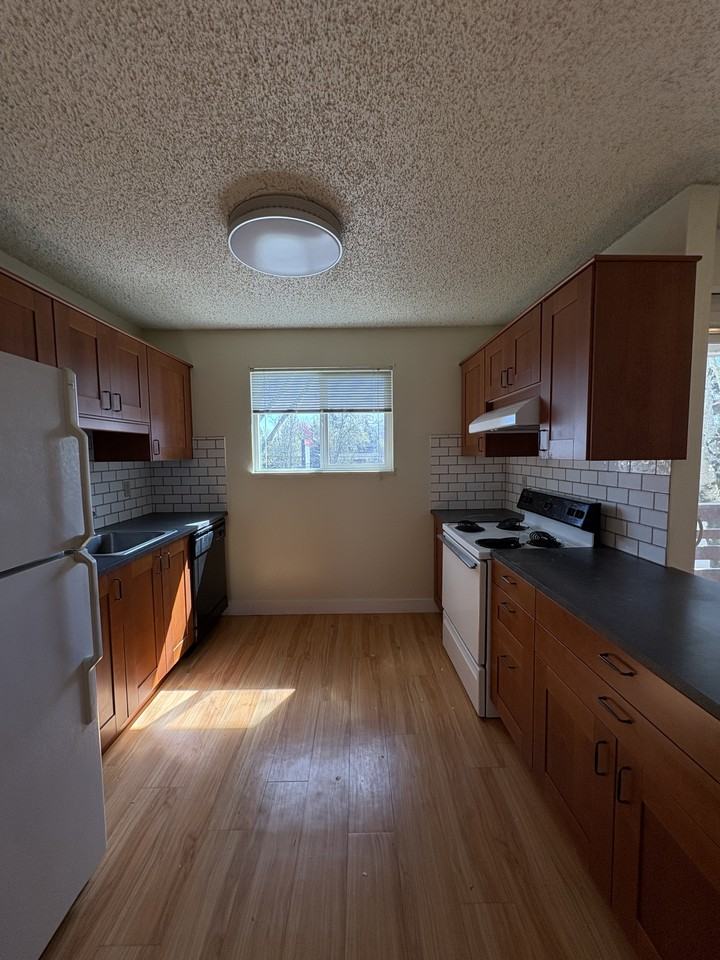 5910 Southeast 41st Avenue #2 - Photo 3 of 14