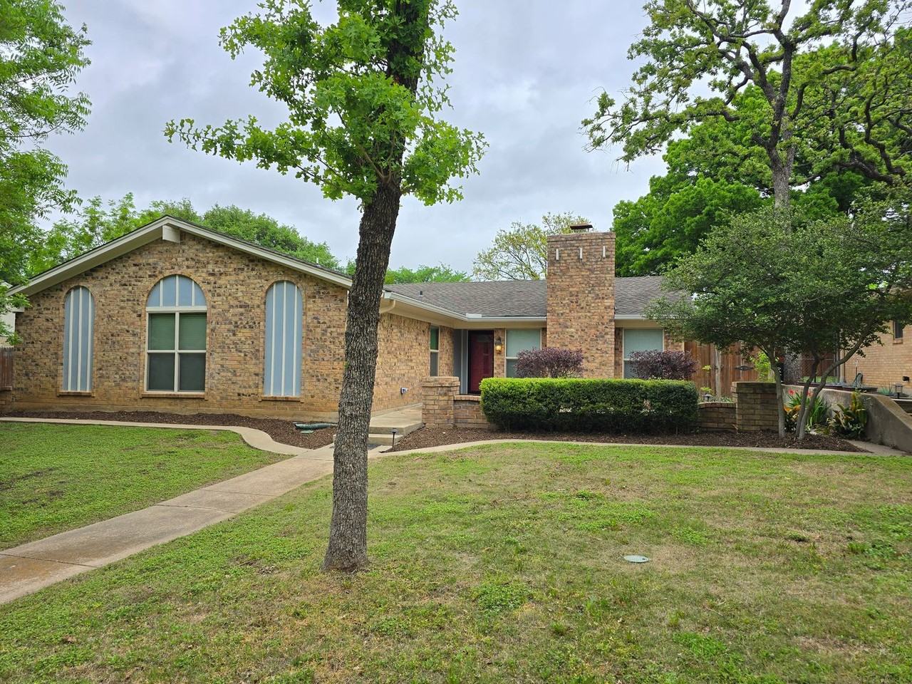 2822 Oak Forest Dr - Photo 2 of 41