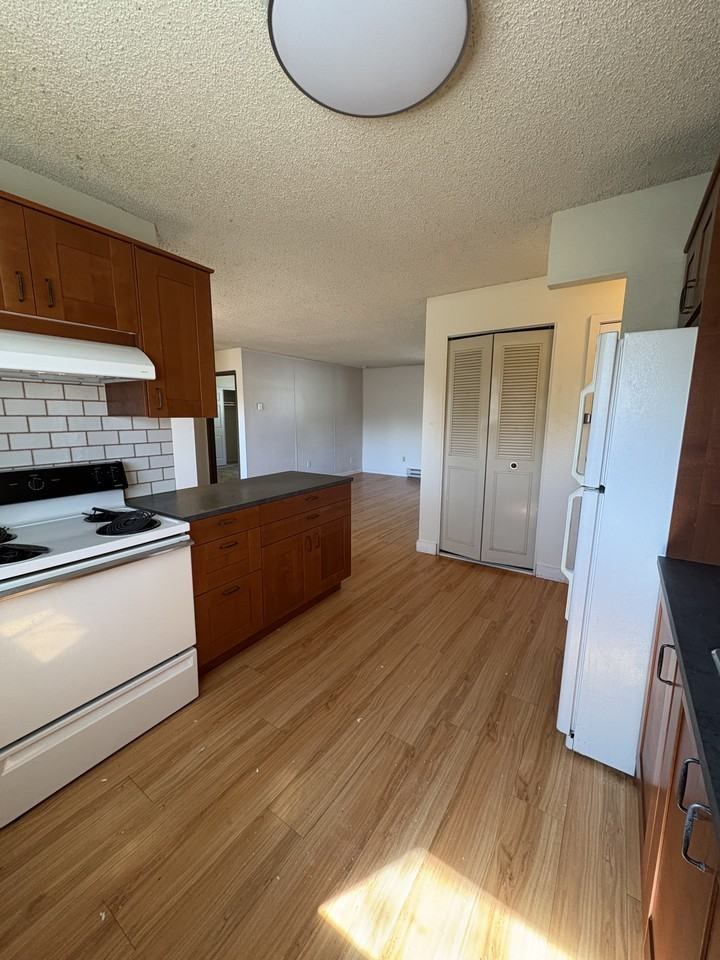 5910 Southeast 41st Avenue #2 - Photo 4 of 14