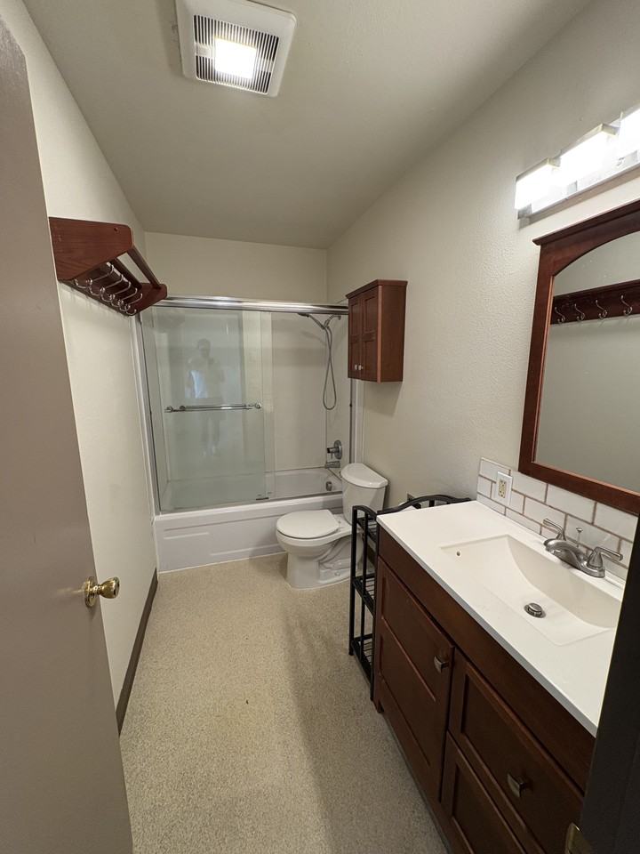 5910 Southeast 41st Avenue #2 - Photo 5 of 14