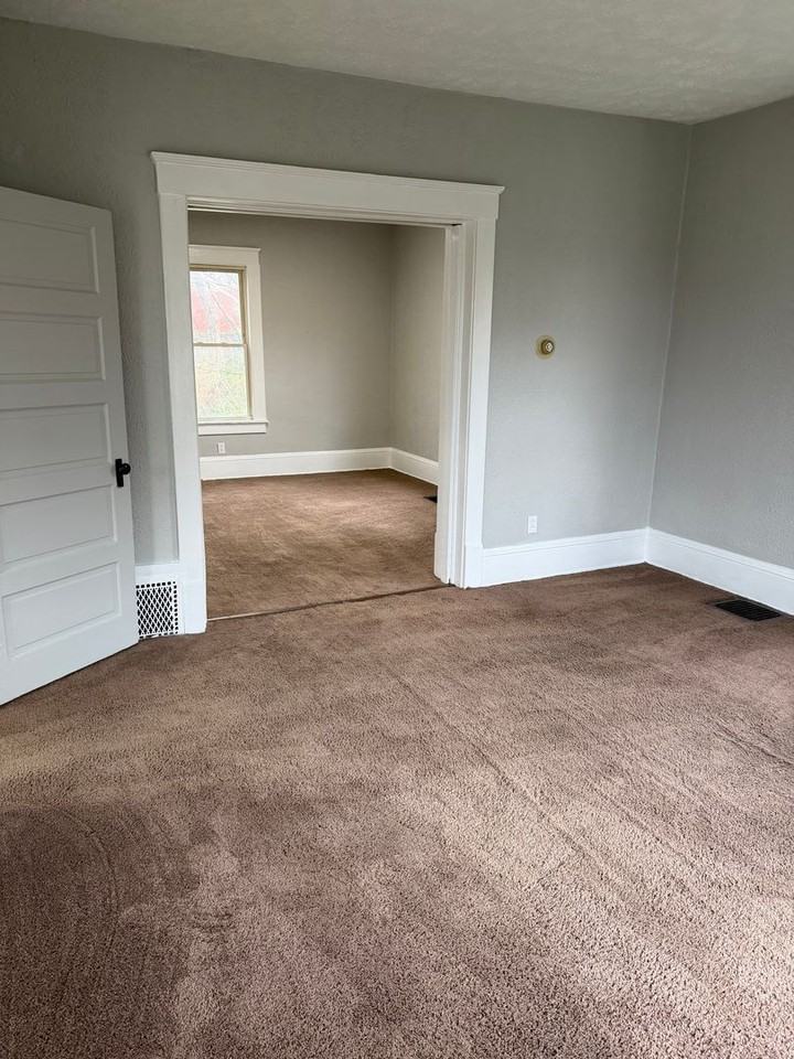 1801 3rd St Se - Photo 4 of 13