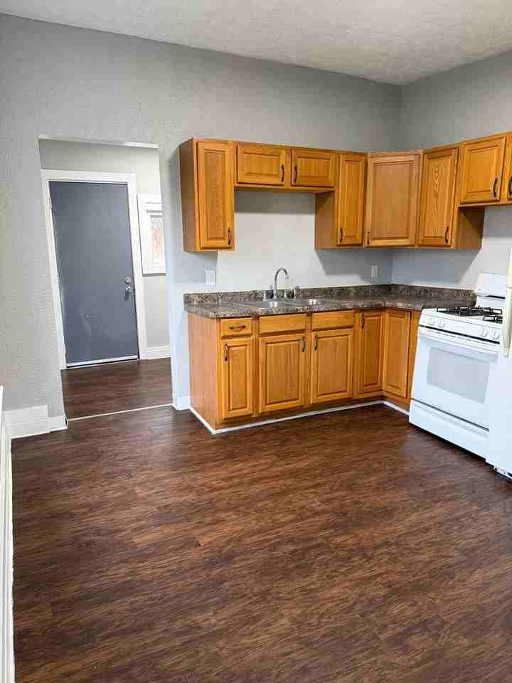 1801 3rd St Se - Photo 7 of 13