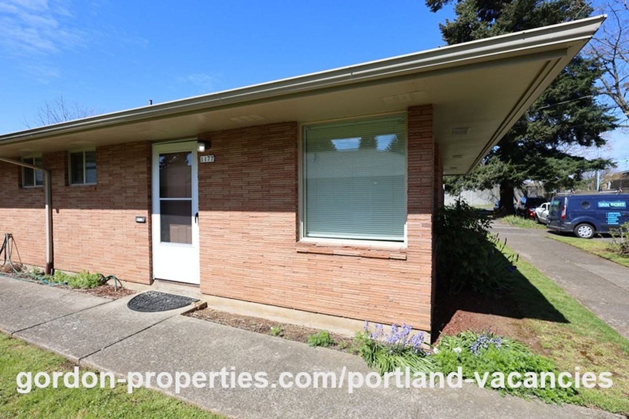 1177 Ne 65th Ave - Photo 3 of 23