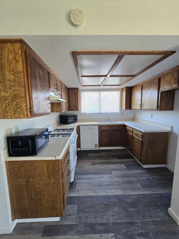 932 Kinnett Ave - Photo 4 of 12