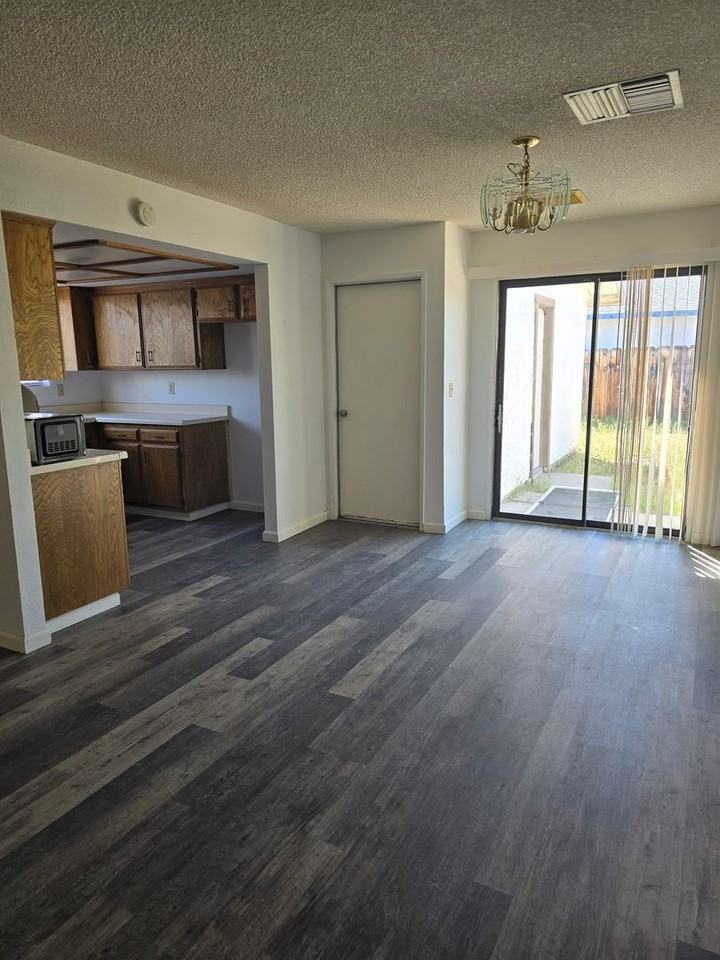 932 Kinnett Ave - Photo 5 of 12