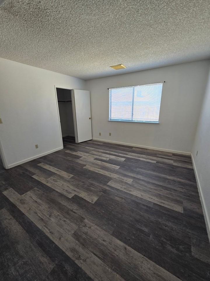 932 Kinnett Ave - Photo 6 of 12