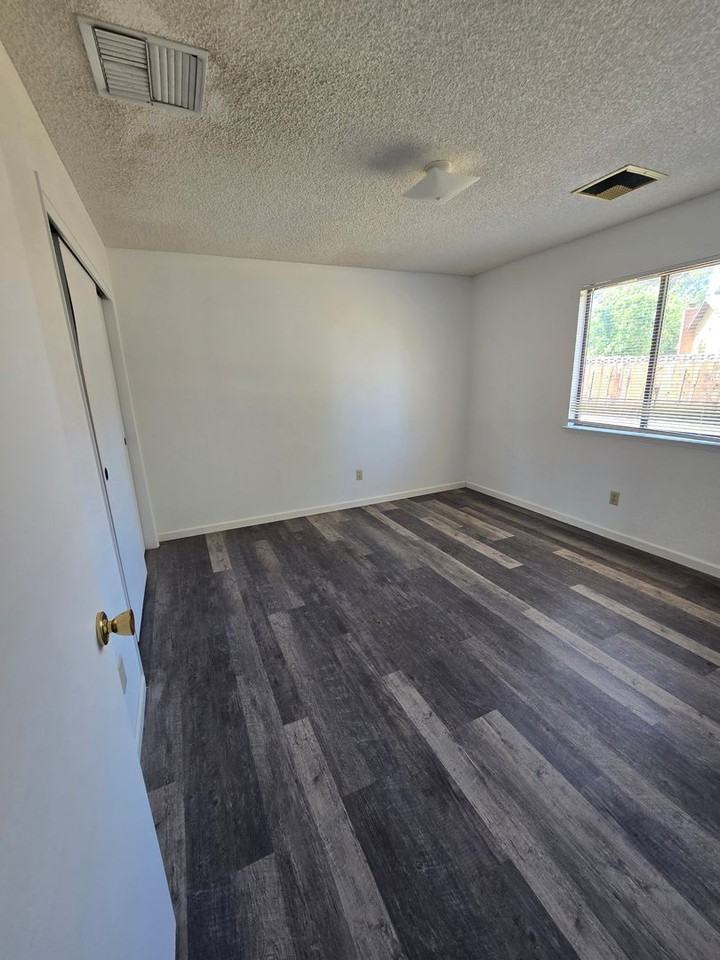 932 Kinnett Ave - Photo 7 of 12