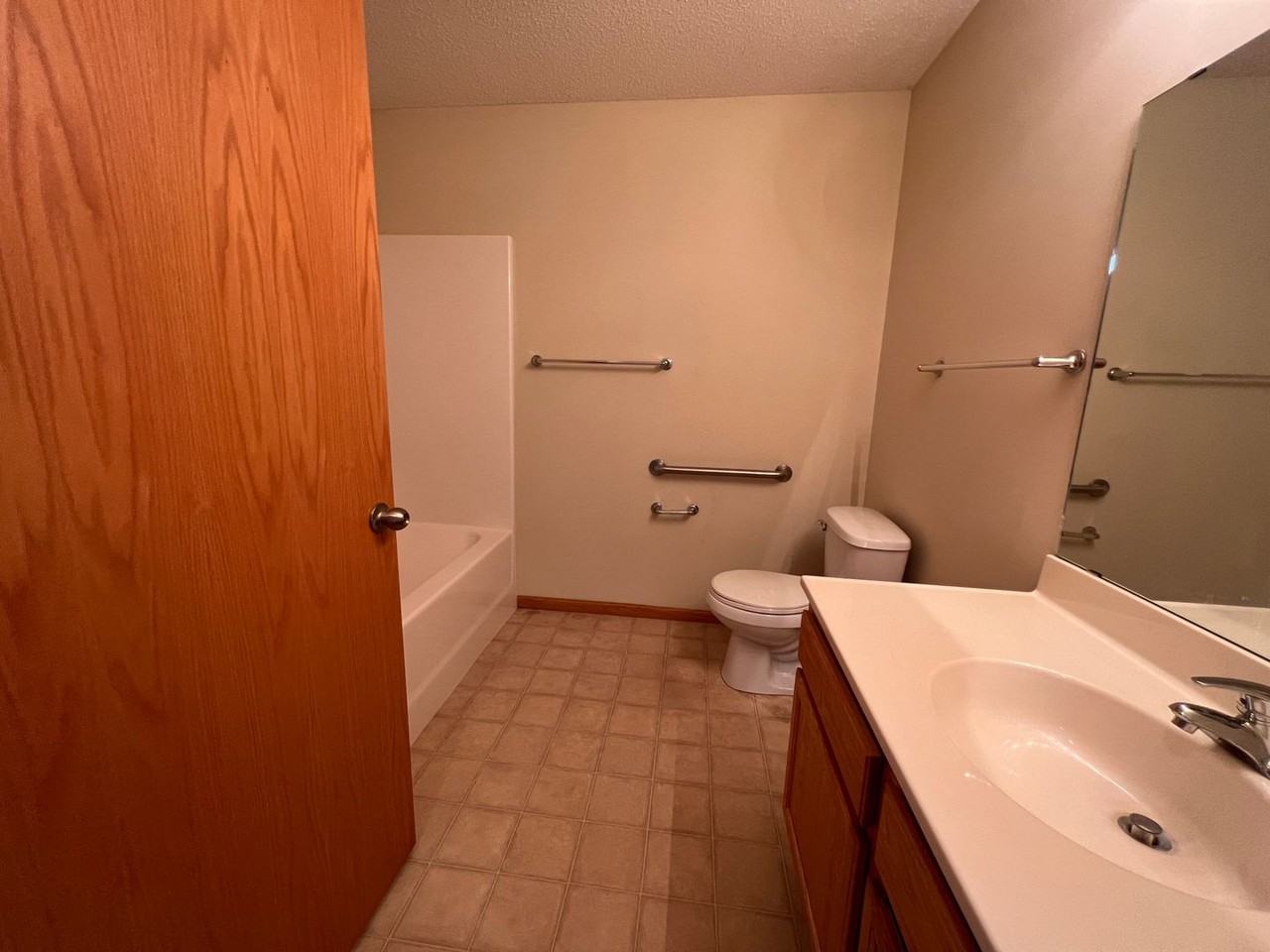 309 Williamsburg Pl Apt A - Photo 4 of 8