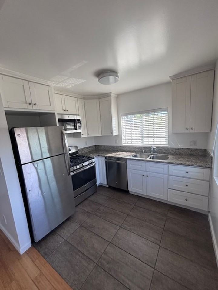 1824 1824 - 1828 Montrose Street UnitÂ 8 - Photo 7 of 25