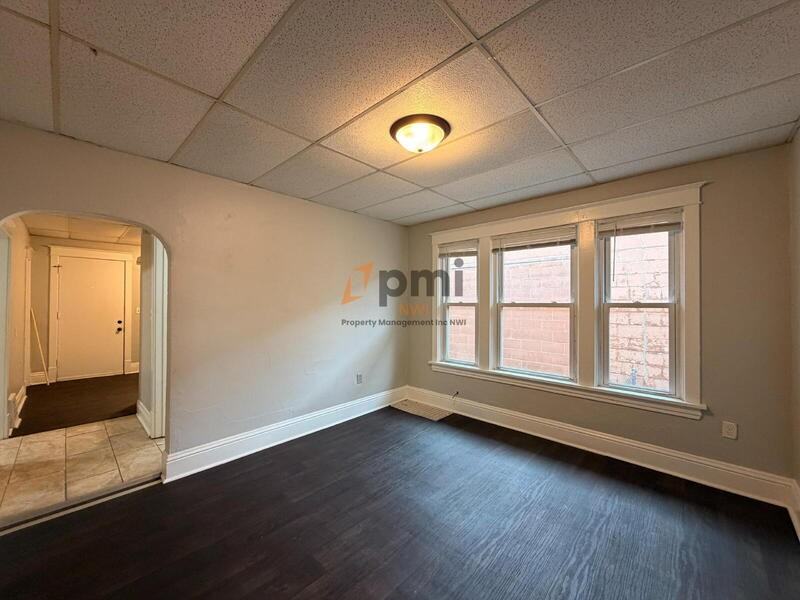 3708 Ivy Street Main Floor - Photo 4 of 15