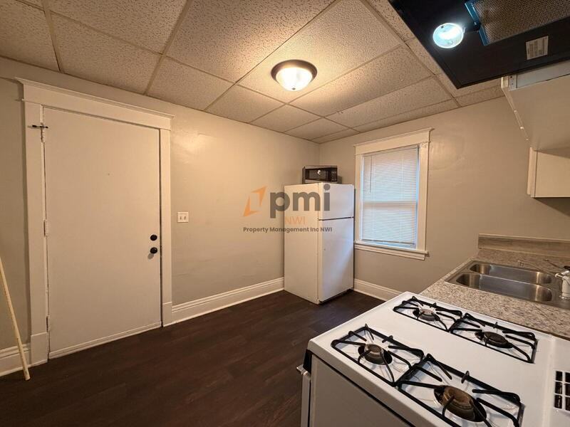 3708 Ivy Street Main Floor - Photo 5 of 15