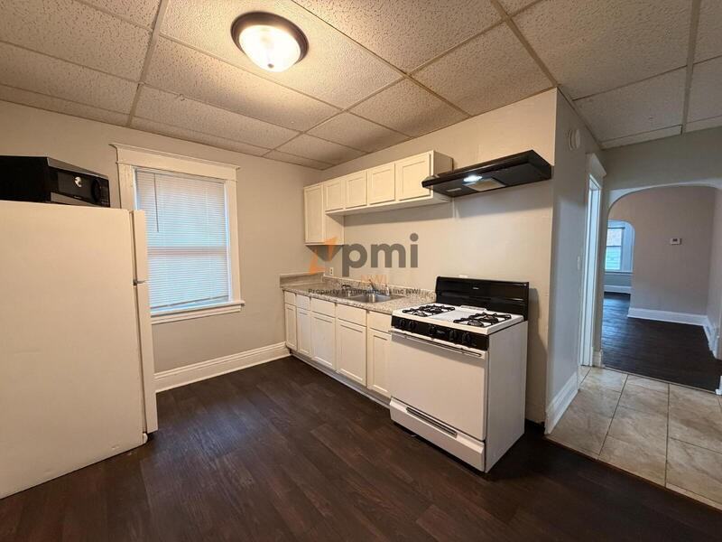 3708 Ivy Street Main Floor - Photo 6 of 15