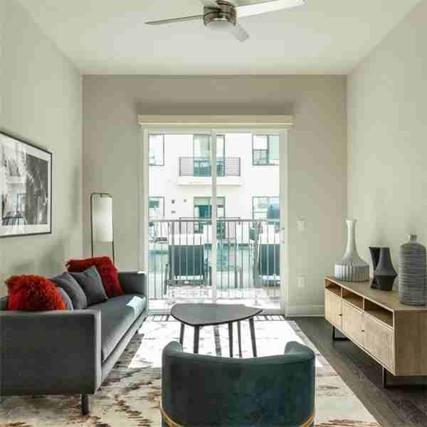 1304 W 5th St - Photo 2 of 33