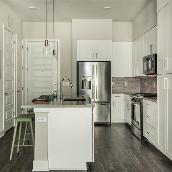 1304 W 5th St - Photo 3 of 33