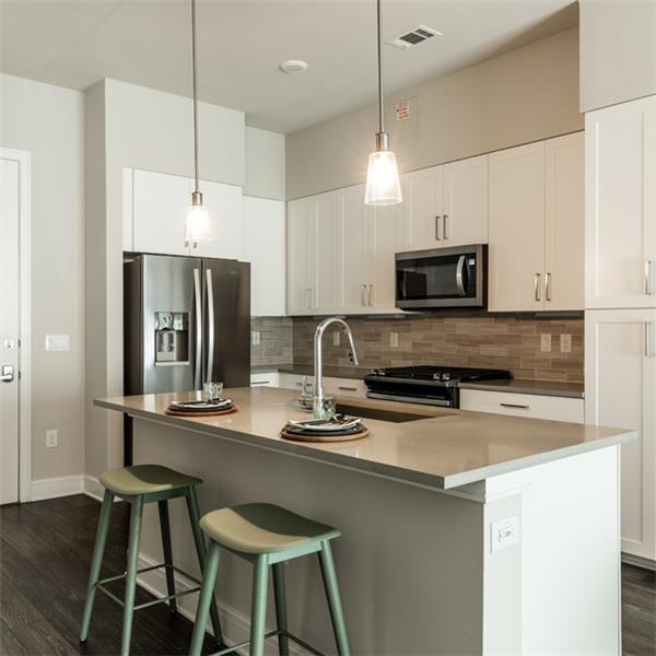 1304 W 5th St - Photo 4 of 33