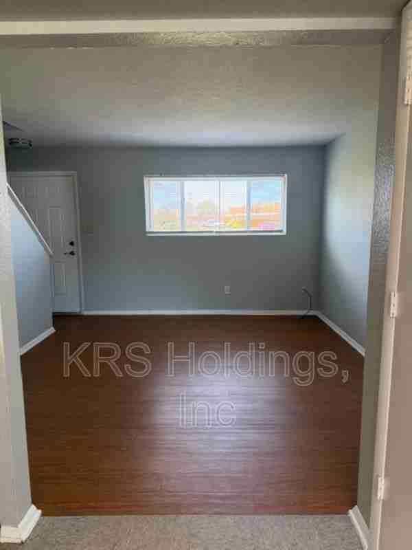 843 41st St - Photo 2 of 8