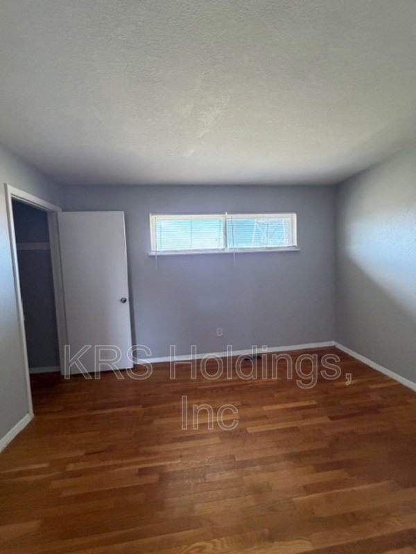 843 41st St - Photo 6 of 8