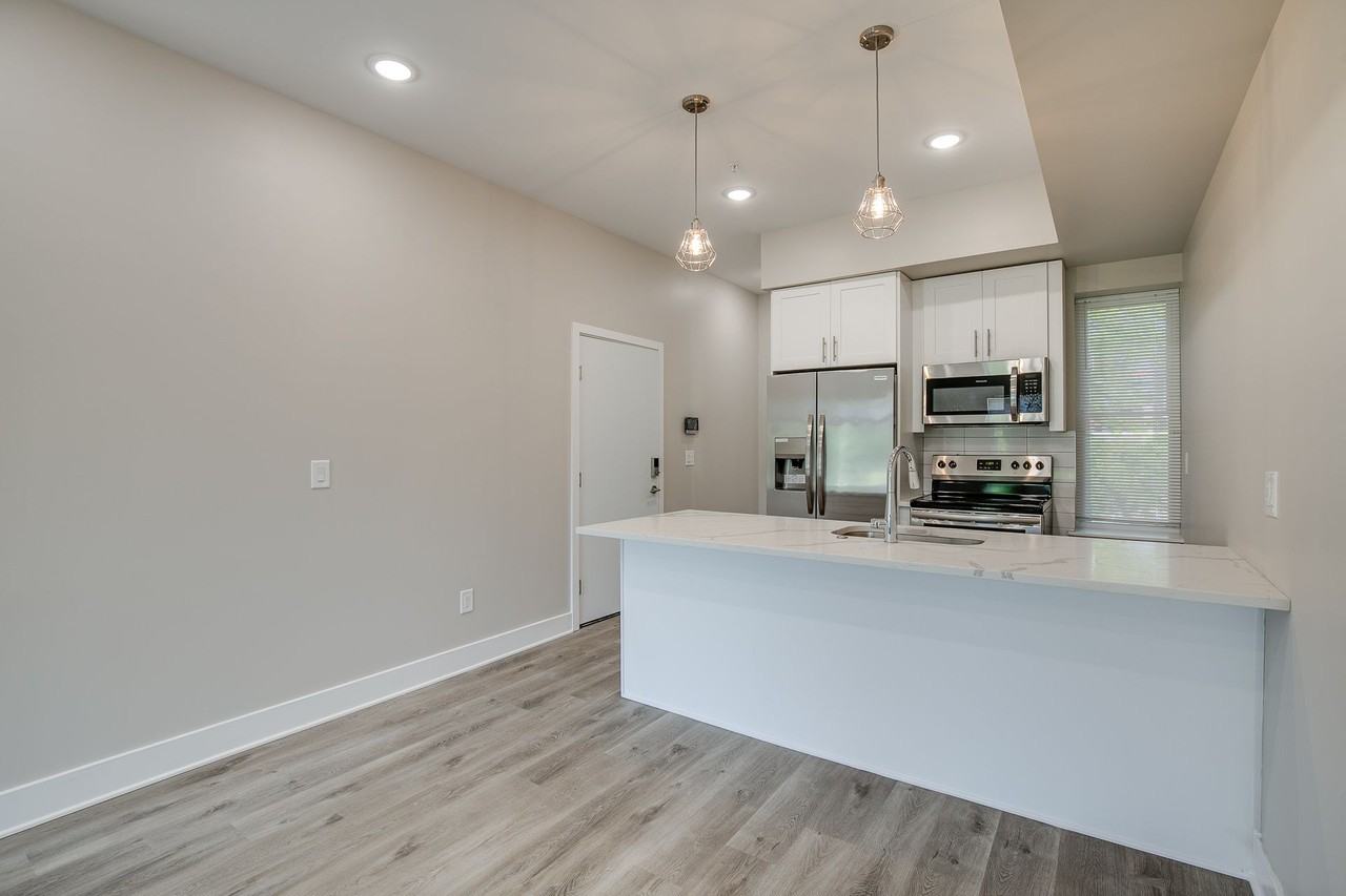 2015 N College Ave - Photo 6 of 11