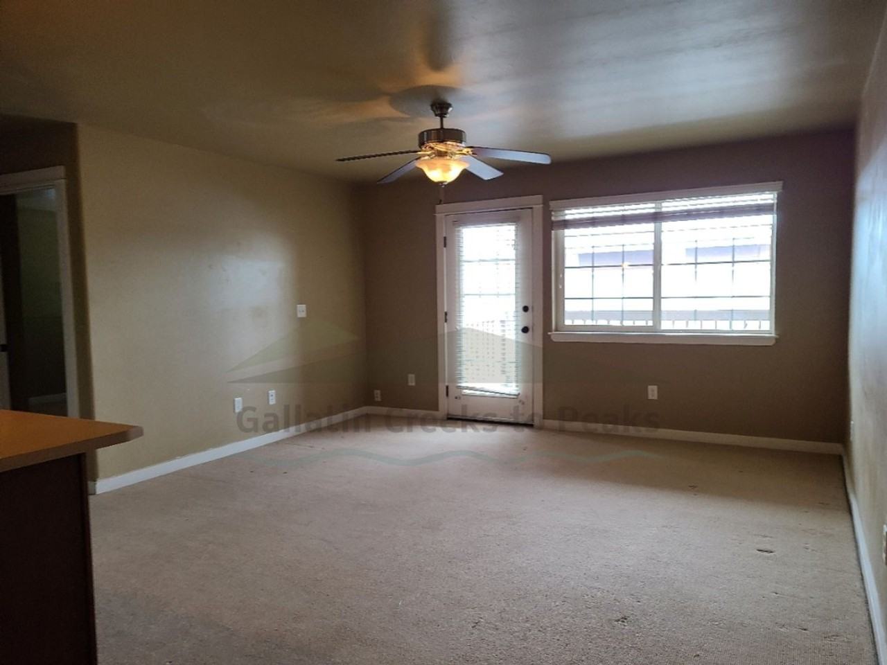 2242 BAXTER SPRINGS JCM LLC - Photo 2 of 10