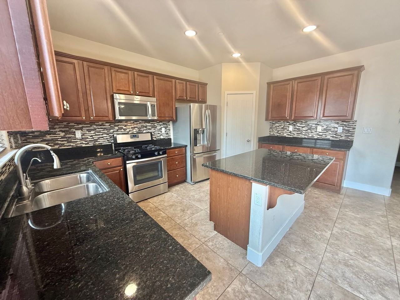 1661 Panorama Dr - Photo 3 of 39