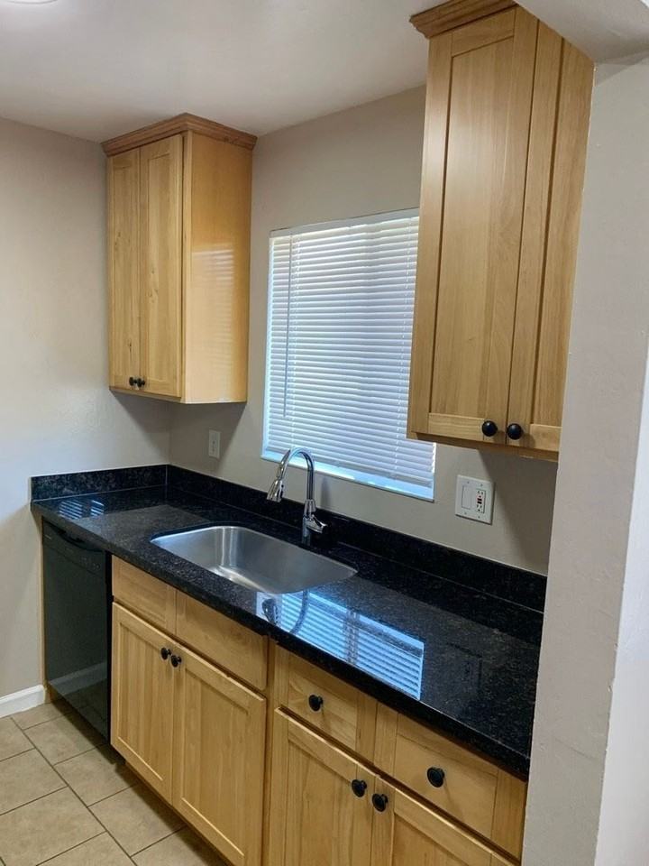 2112 L St #4 - Photo 5 of 16