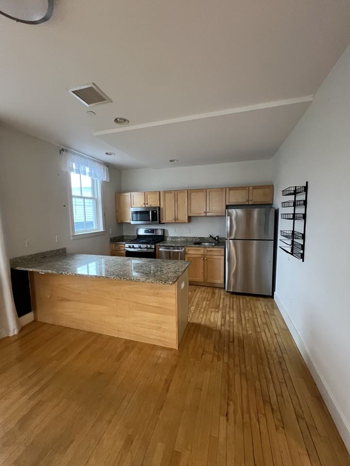 104 2nd St #U4 - Photo 2 of 14