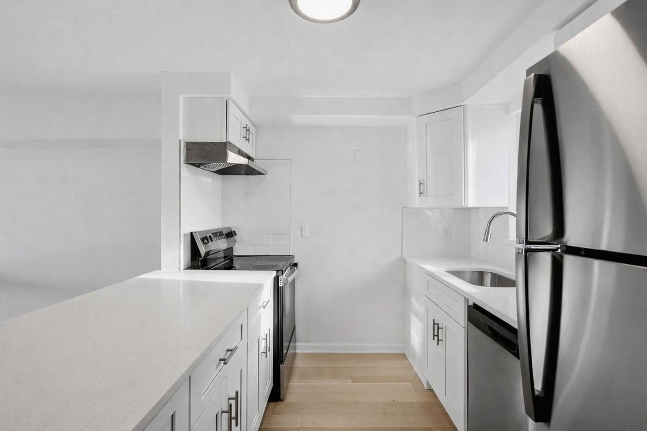 Village in the Park Apartments - Photo 7 of 11