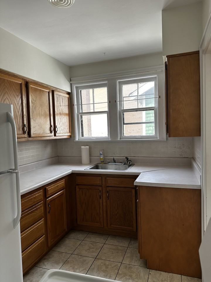 420 Short St #4 - Photo 3 of 8