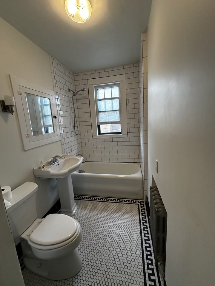 420 Short St #4 - Photo 4 of 8