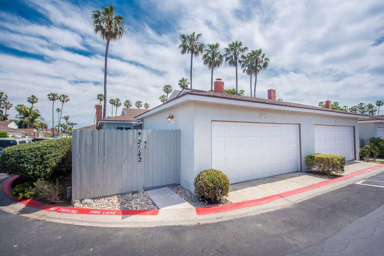 21142 Chesterbrook Ln - Photo 2 of 33