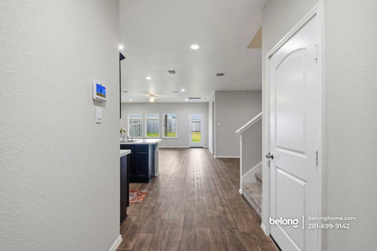 21349 Pine Mill Dr - Photo 2 of 31