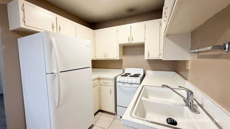 Southern Cross Apartments - Photo 5 of 27
