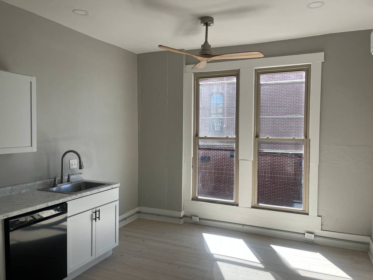114 E Franklin St #3 - Photo 5 of 12