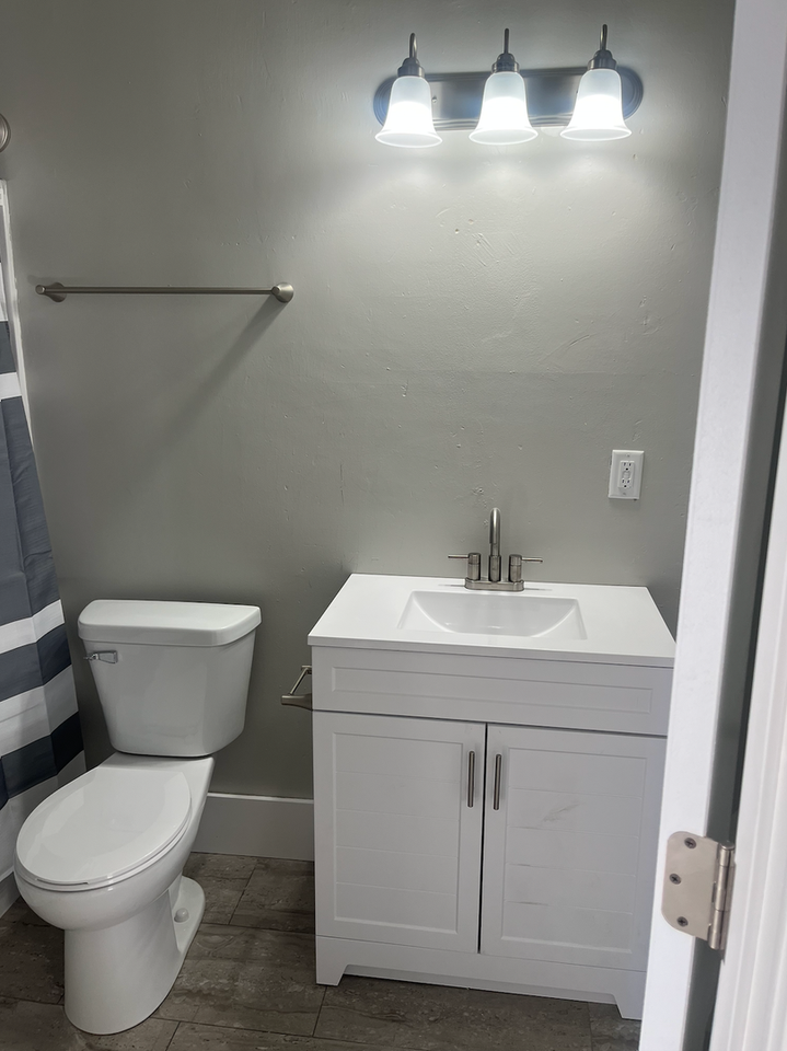 114 E Franklin St #3 - Photo 6 of 12