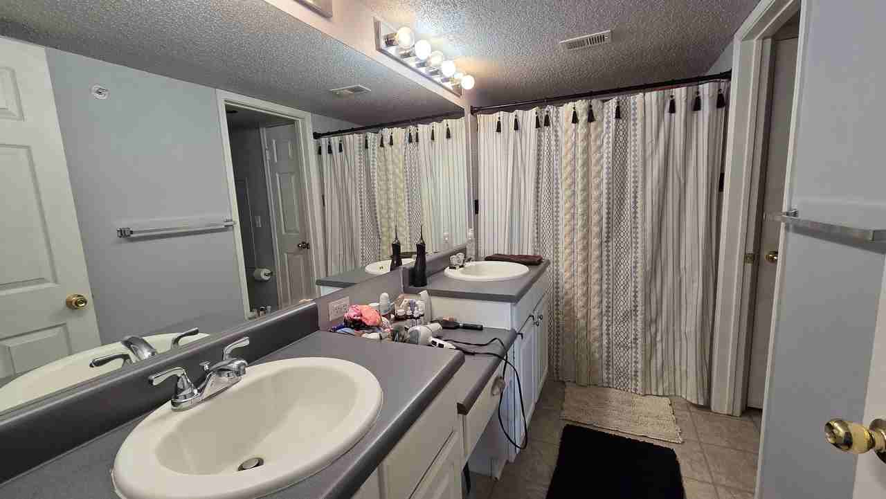 2074 Concord Ln - Photo 2 of 7