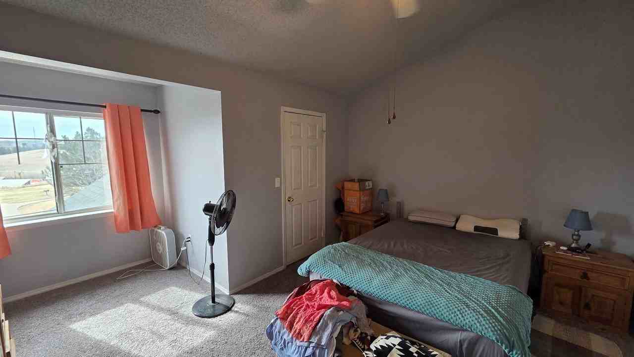 2074 Concord Ln - Photo 3 of 7