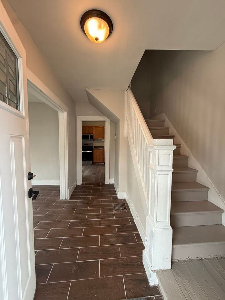 910 Scott Ave - Photo 2 of 17