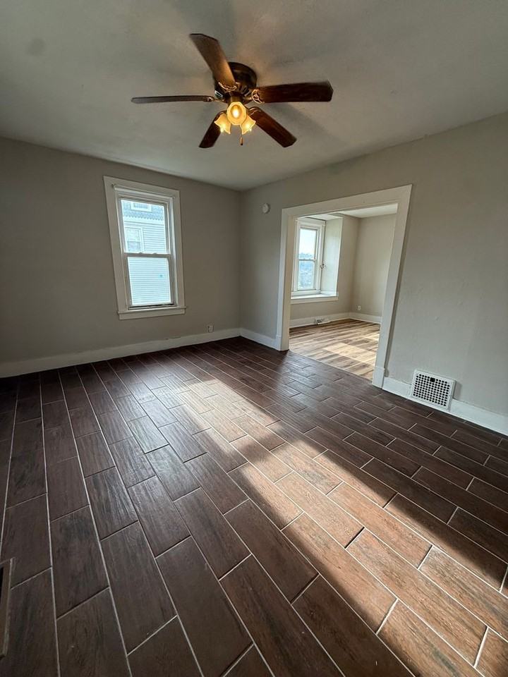 910 Scott Ave - Photo 3 of 17