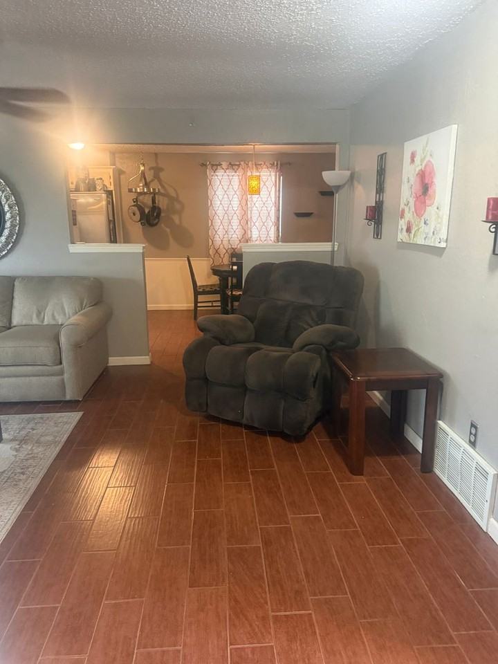 608 Sw 8th St - Photo 4 of 39