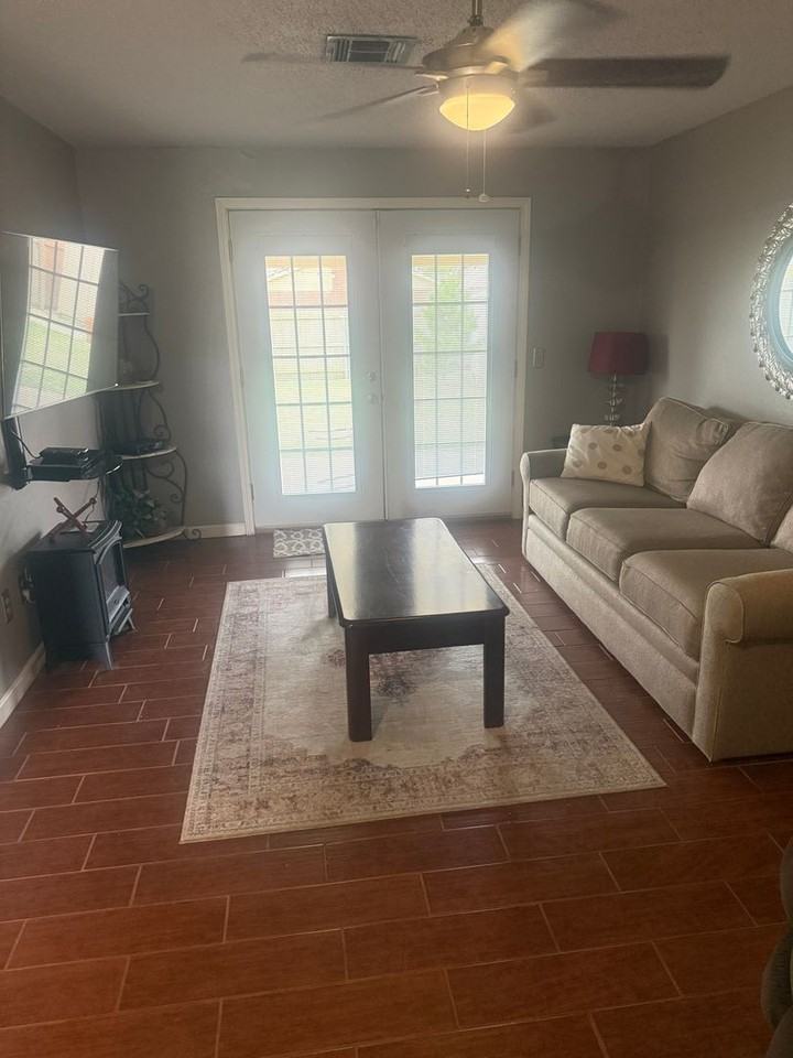 608 Sw 8th St - Photo 5 of 39